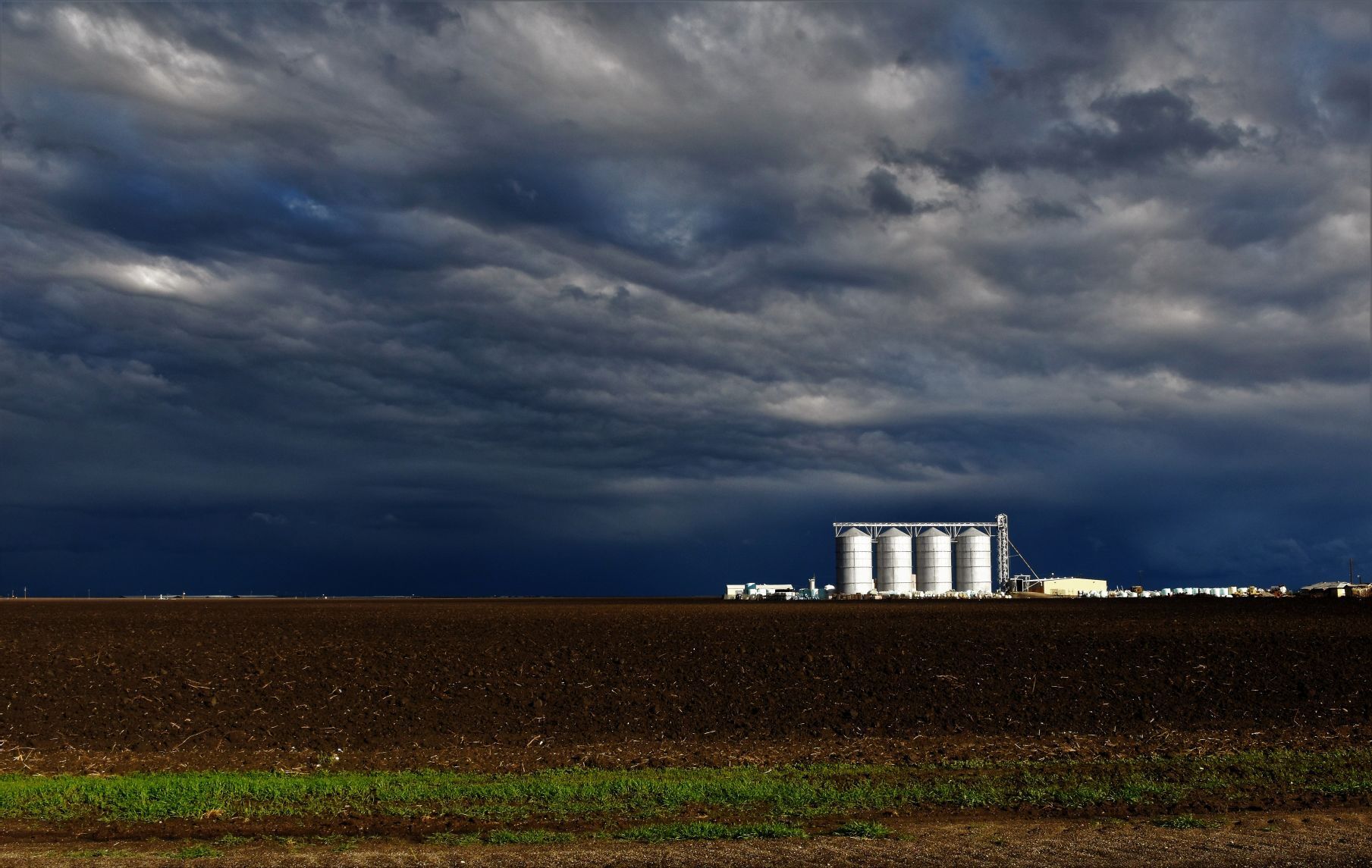 dark sky 1.jpg